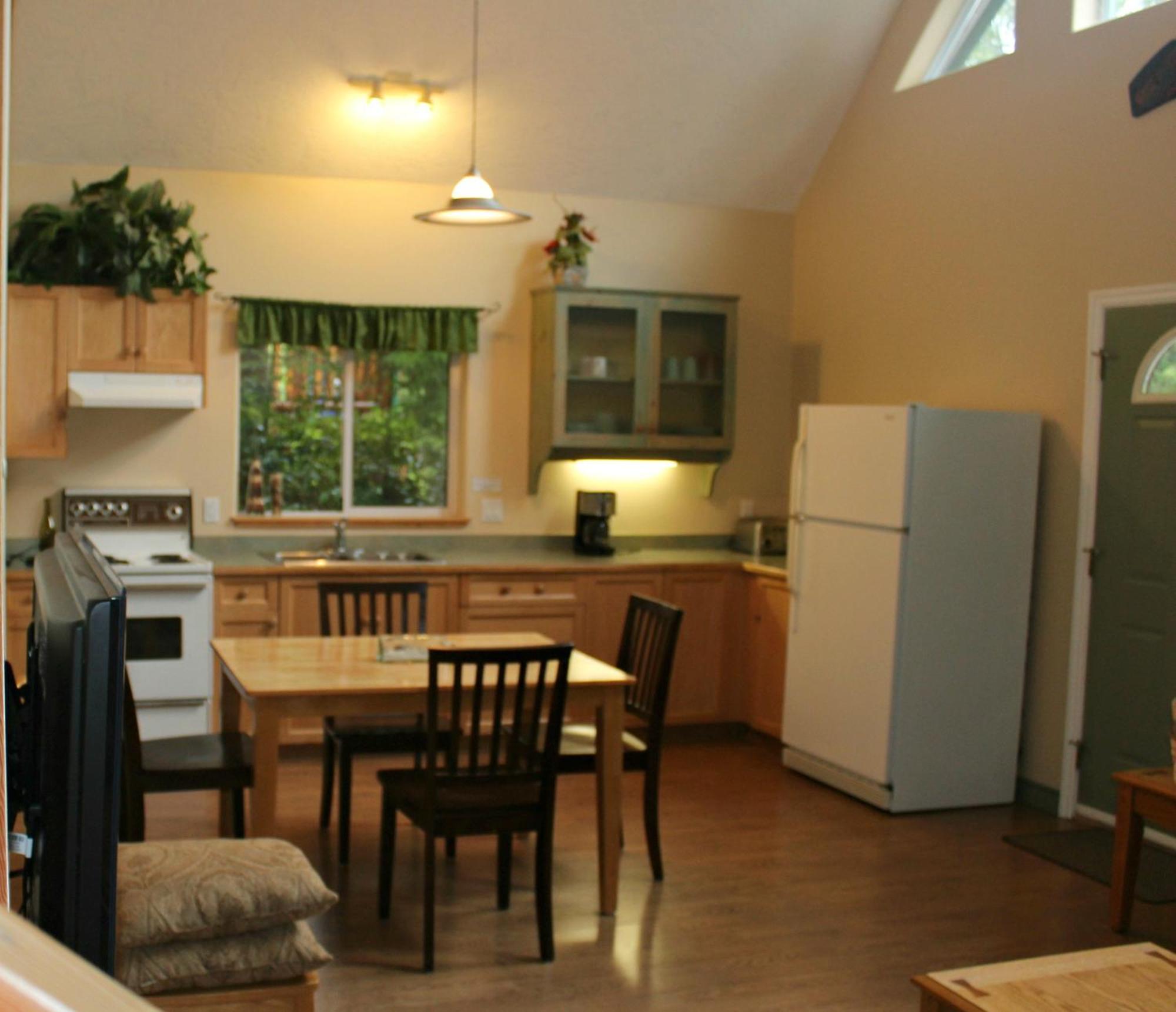 Wild Coast Wilderness Resort Port Renfrew Ruang foto